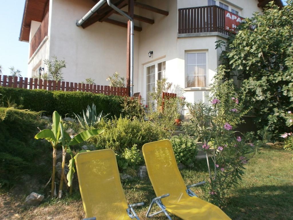 Feher Rozsa Apartman Черсегтомай Экстерьер фото