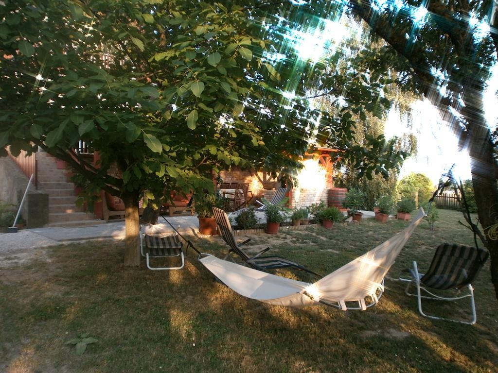 Feher Rozsa Apartman Черсегтомай Номер фото