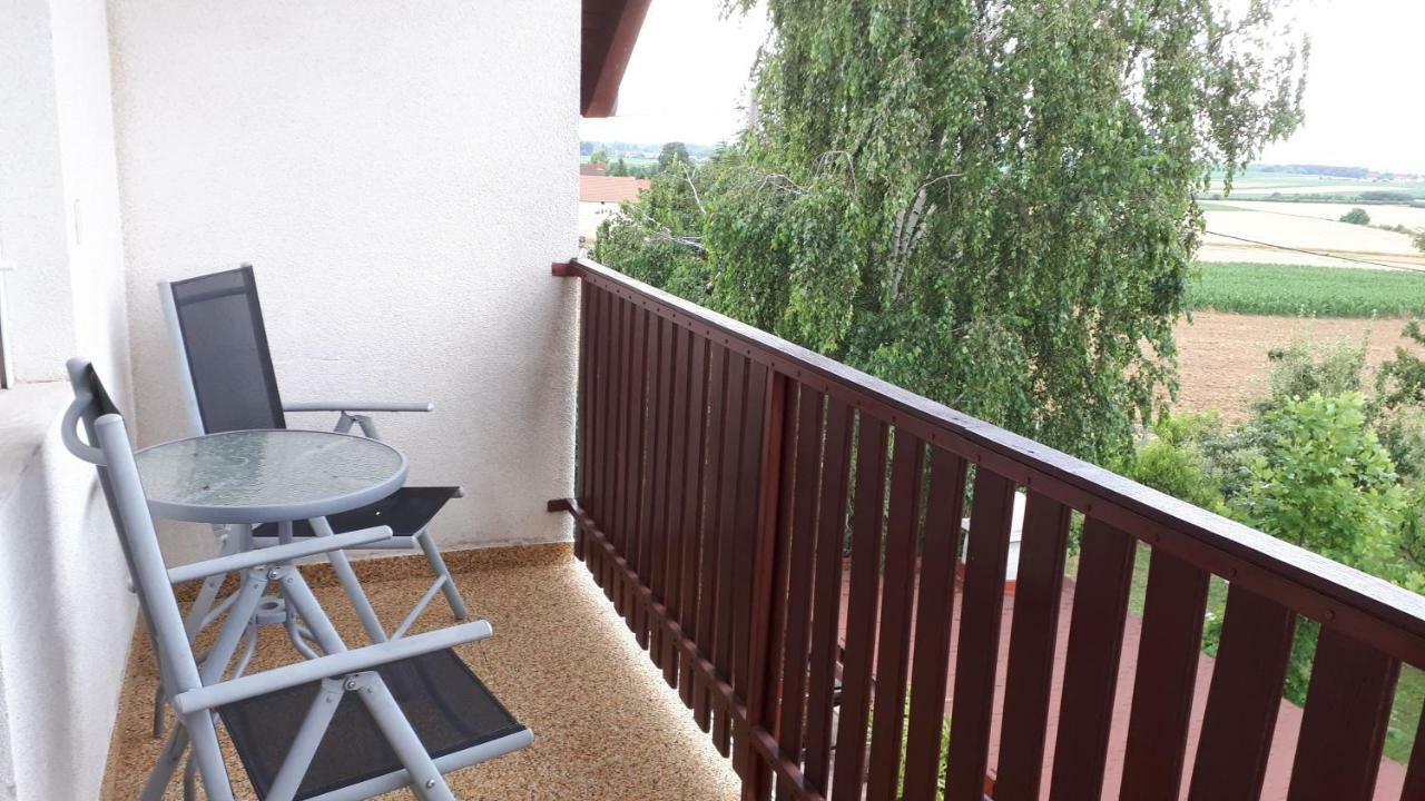 Feher Rozsa Apartman Черсегтомай Экстерьер фото